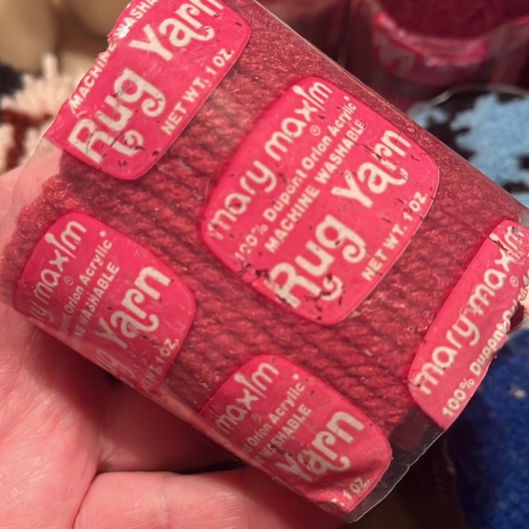 Vtg SPINNING WHEEL MARY MAXIM PreCut Latch Hook Rug yarn LOT 48 1-oz packs NEW - Picture 13 of 17